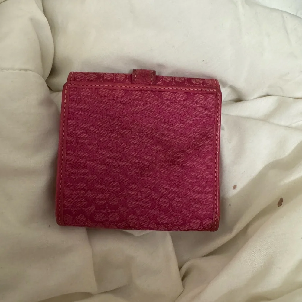 Pink bifold coach wallet - Picture 4 of 9